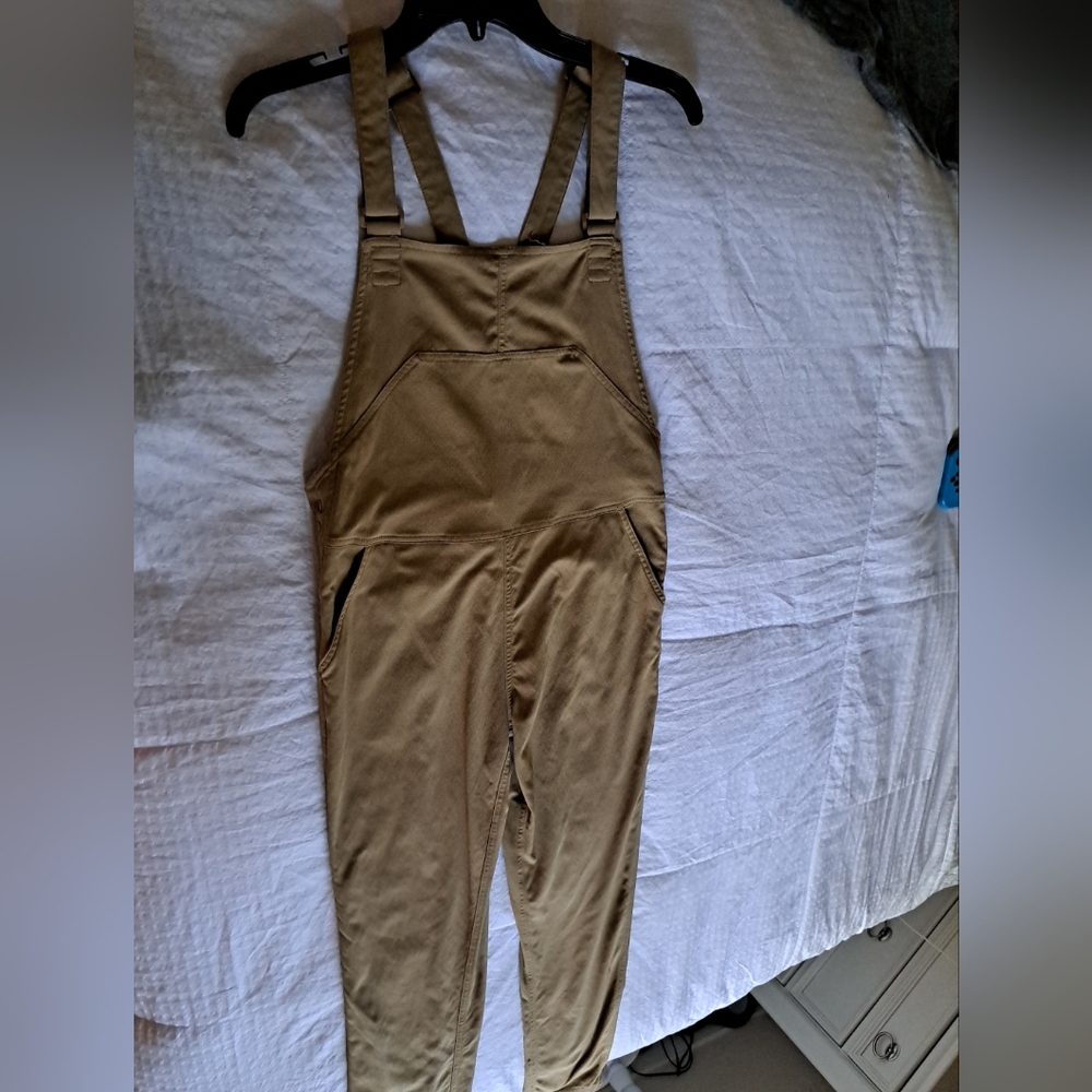 Flylow women’s workwear bib built for getting your hands dirty Size S Beige